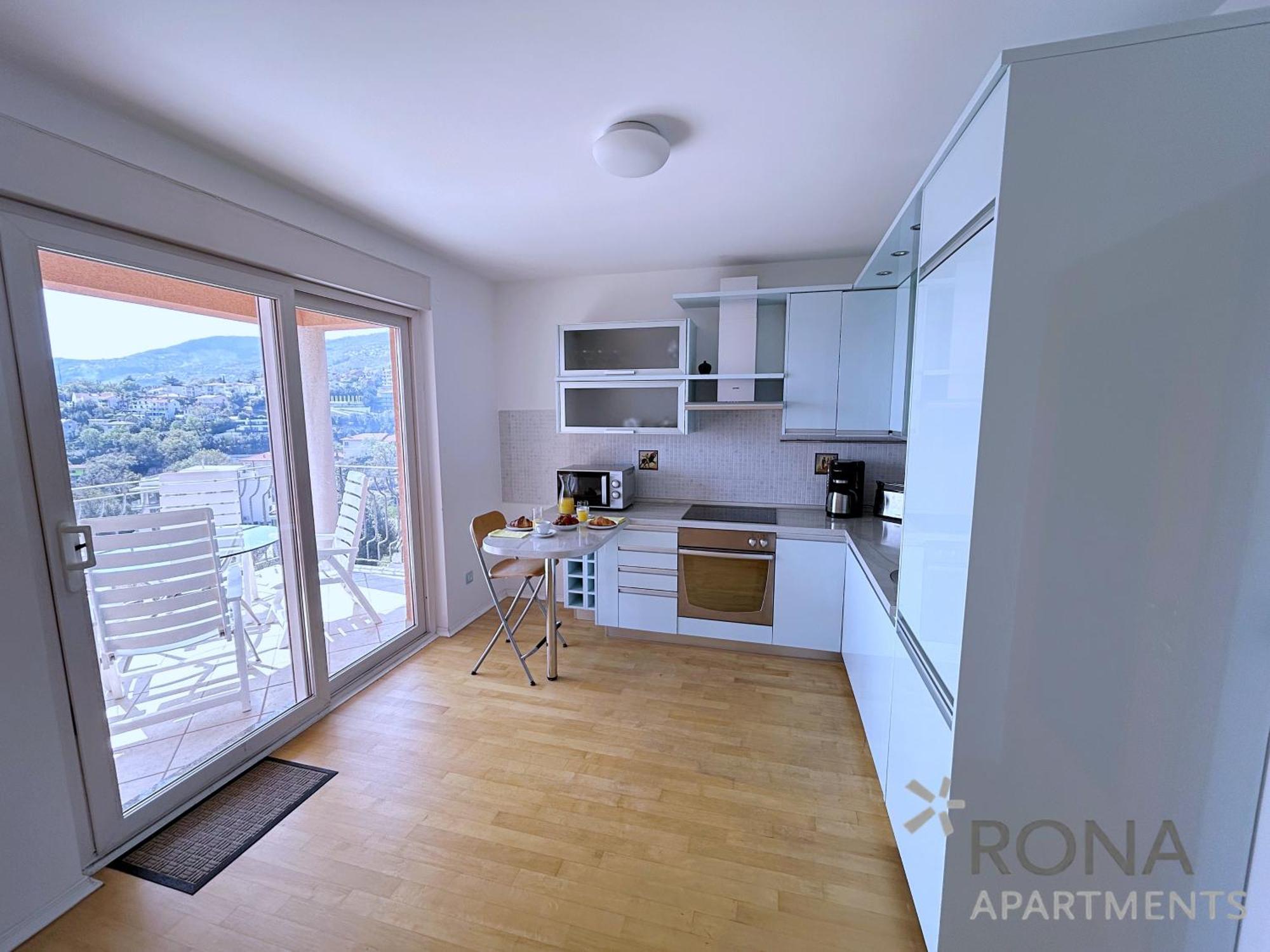 Rona Spacious Apartment With A Panoramic View Ičići 外观 照片